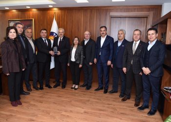 Kuzey Kıbrıs Türk Cumhuriyeti Tatlısu Belediye Başkanı Hayri Orçan ve beraberindeki heyet Tarsus Ticaret ve Sanayi Odası’nı ziyaret etti.