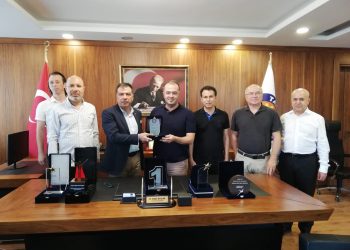 Ödül rekortmeni İnandıoğlu’na plaket de TSO’dan