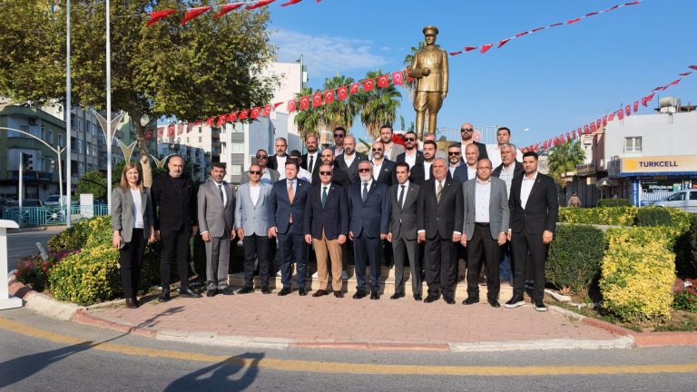 Tarsus TSO’dan Atatürk Anıtı’na Çelenk Sunumu